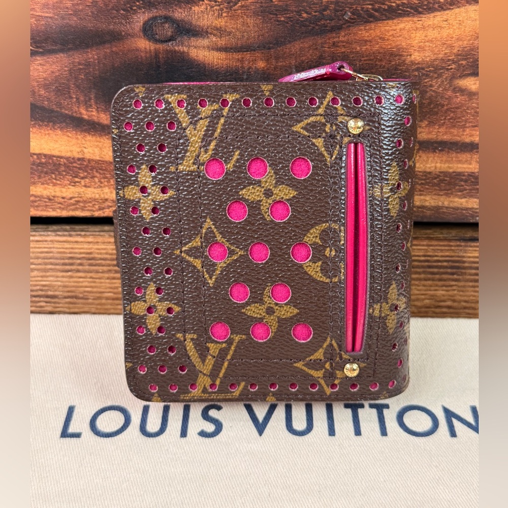 *** SOLD ***
Louis Vuitton Monogram Canvas Perforated
Wallet Fuchsia - Picture 4 of 10